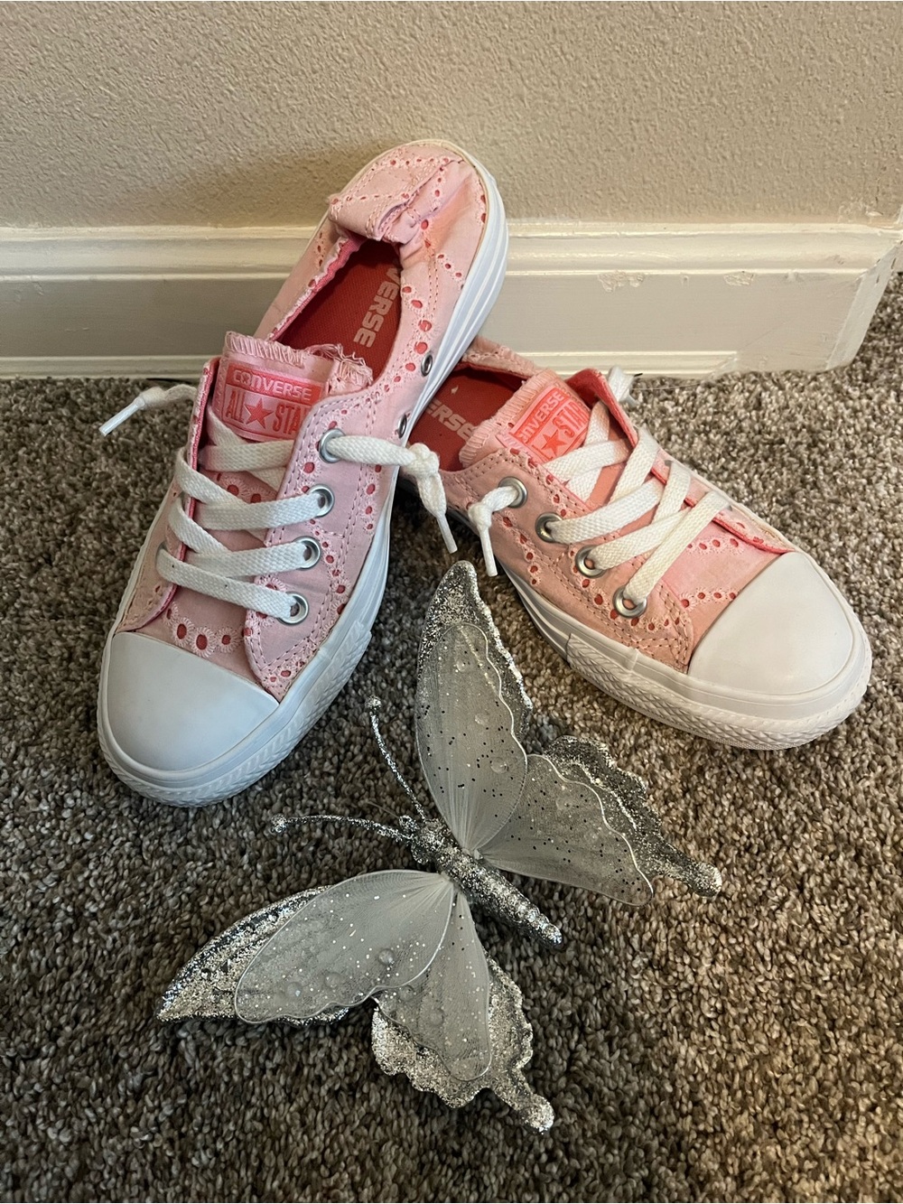 Converse Pink Low-Top Canvas Lace-Up Sneakers with White Toe. Shoreline slip on